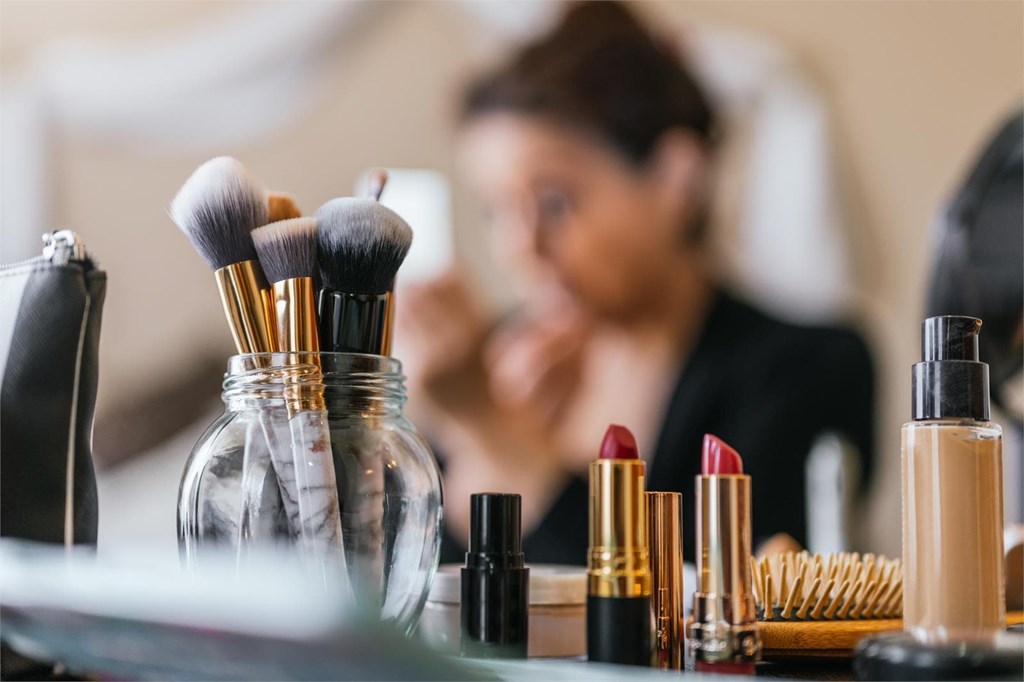 Mitos y verdades sobre si el maquillaje envejece la piel si lo usas todos los días